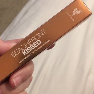 Younique liquid eyeshadow in palm beach